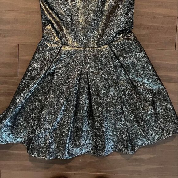 Girls The Children’s Place Shimmery Holiday Dress size 14 EUC - Picture 2 of 3